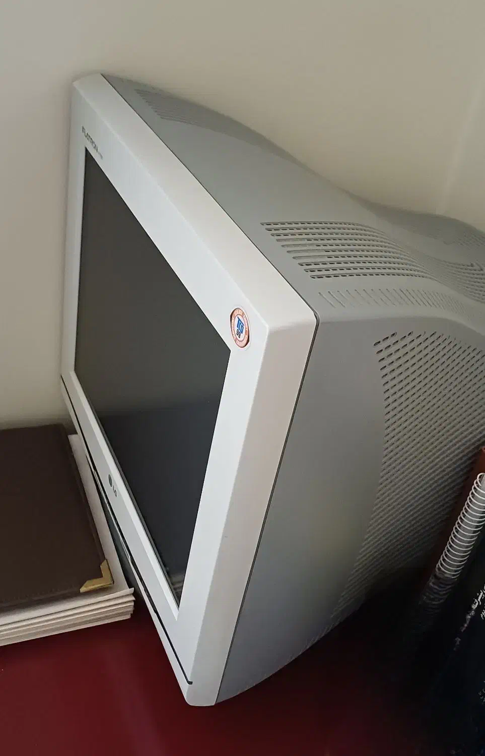 مانیتور کامپیوتر ال جی مدل LG FLATRON f700b|قطعات و لوازم جانبی رایانه|شیراز, جانبازان|دیوار