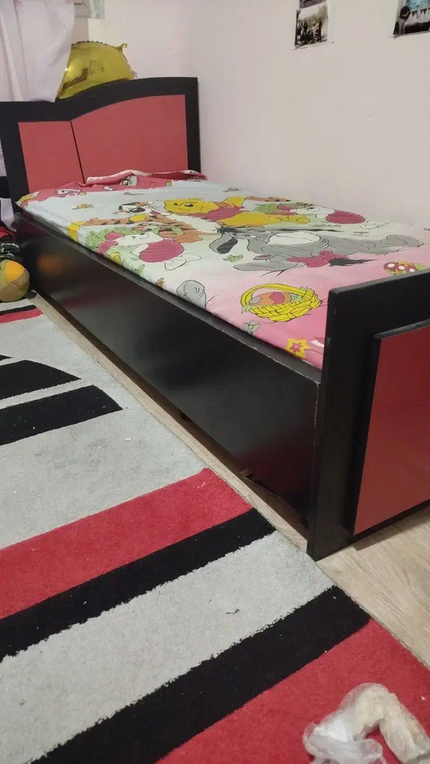 تخت یکنفره نوجوان ۱۸۰ در ۹۰ ظاهری مرتب|تخت و سرویس خواب|مشهد, کلاهدوز|دیوار