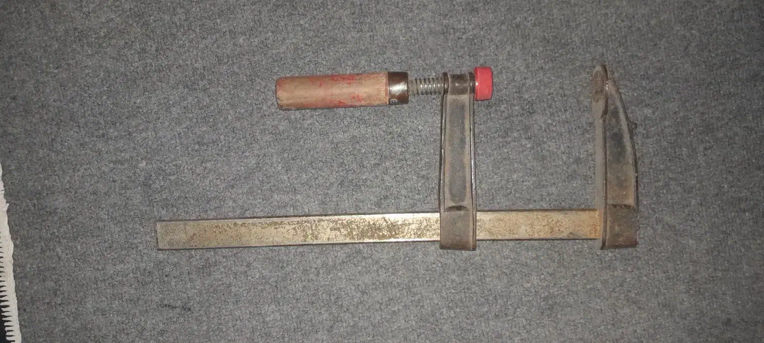 گیره نجاری بزرگ کارکرده|ابزارآلات|الیگودرز, |دیوار