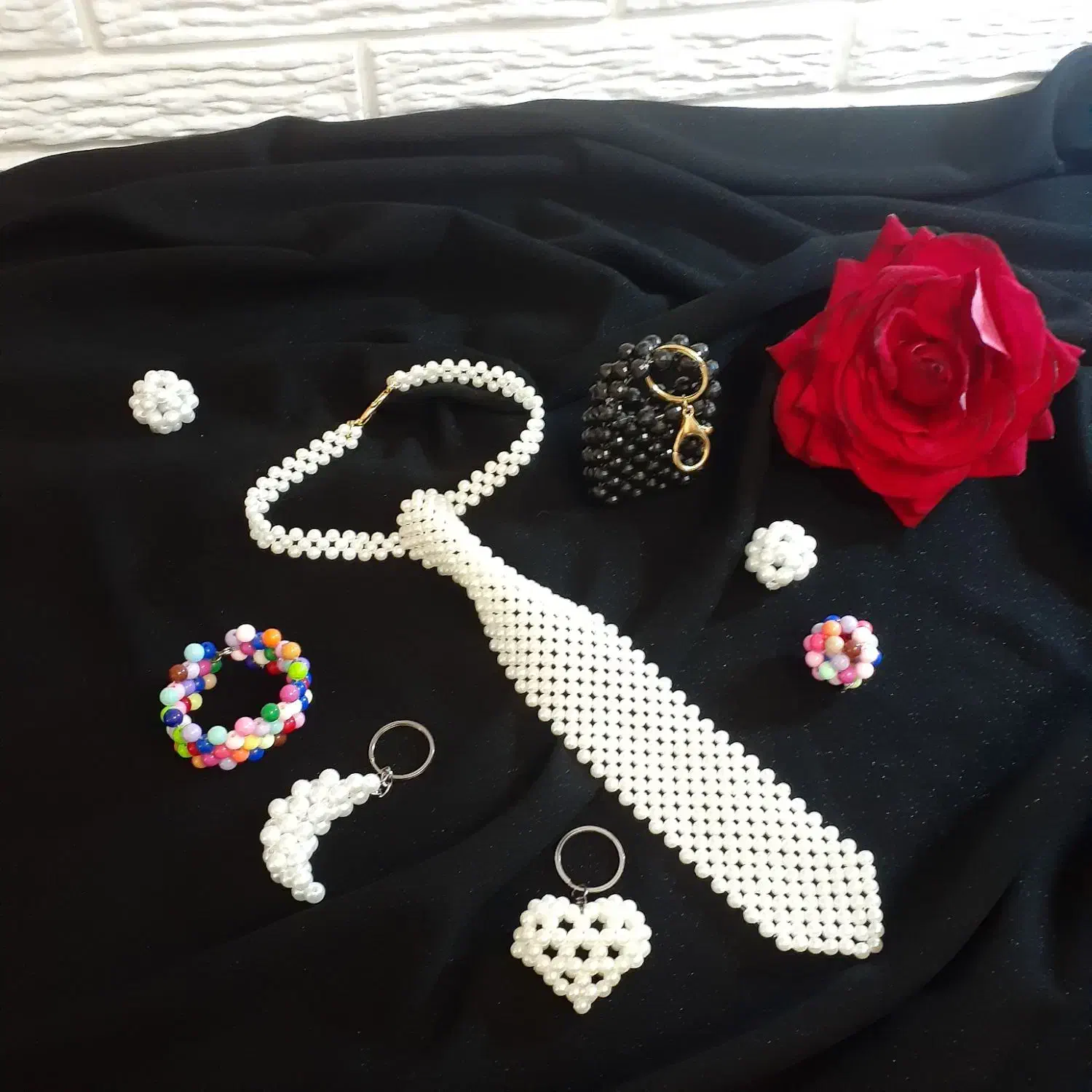 کیف های مرواریدی|کیف، کفش، کمربند|رباط‌کریم, رباط‌کریم|دیوار