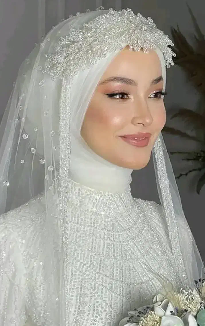 مدل میکاپ|خدمات آرایشگری و زیبایی|رشت, کاکتوس|دیوار