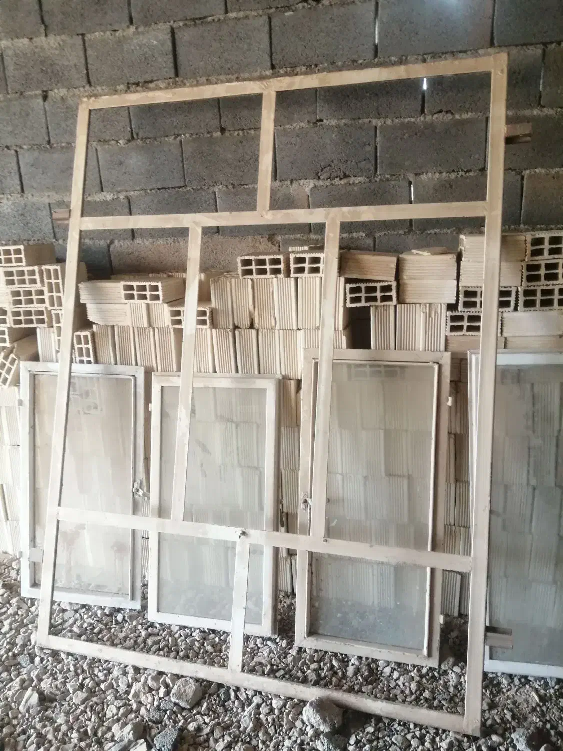 فروش پنجره آهنی دست دوم|مصالح و تجهیزات ساختمان|بن, |دیوار