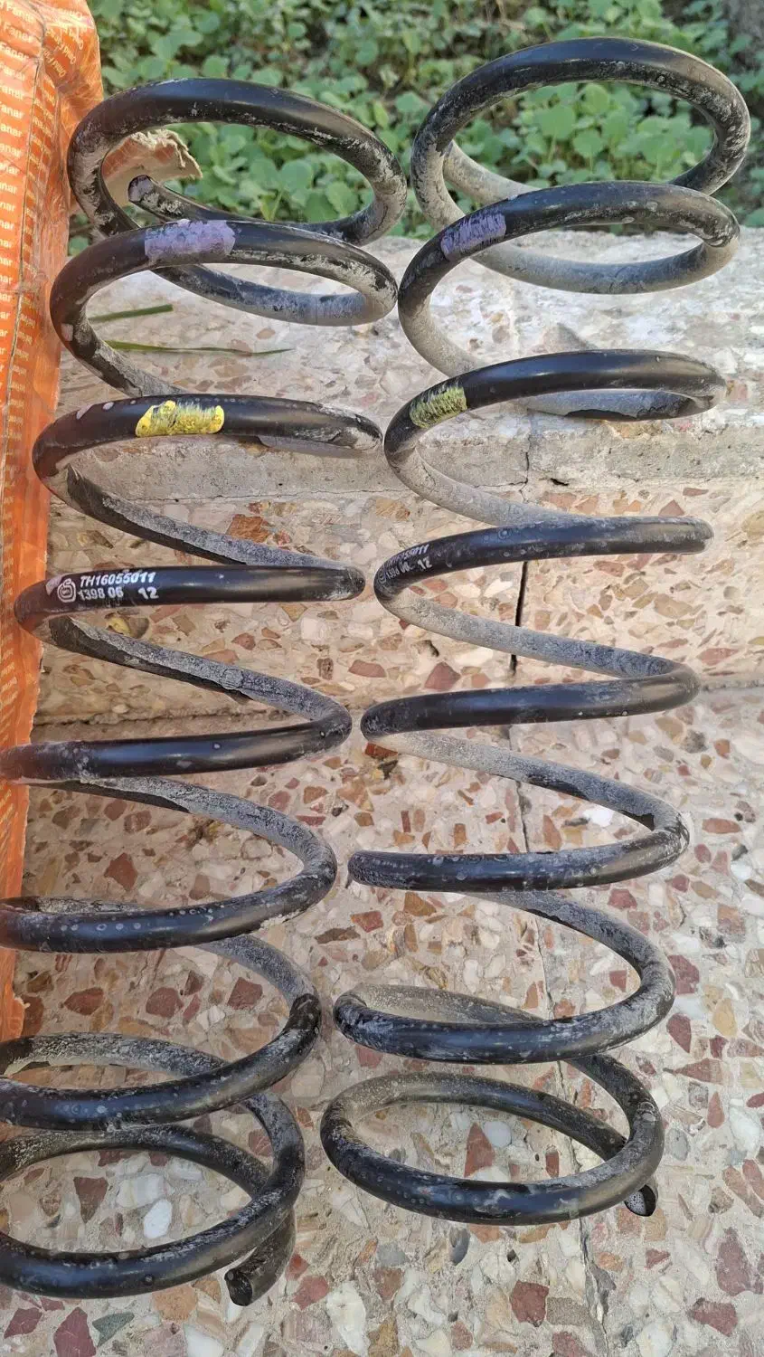 فنر عقب کوییک (به همراه 2 لاستیک ضایعاتی)|قطعات یدکی و لوازم جانبی|اهواز, مجاهد|دیوار