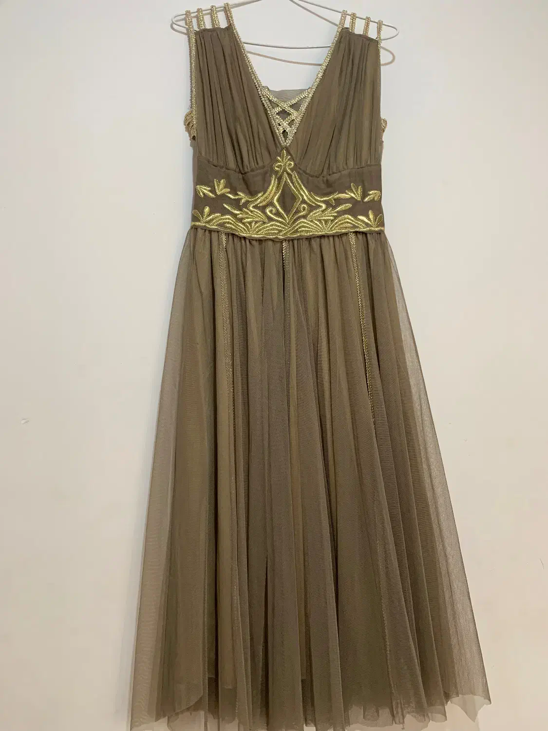 پیراهن مجلسی|لباس|ساری, |دیوار