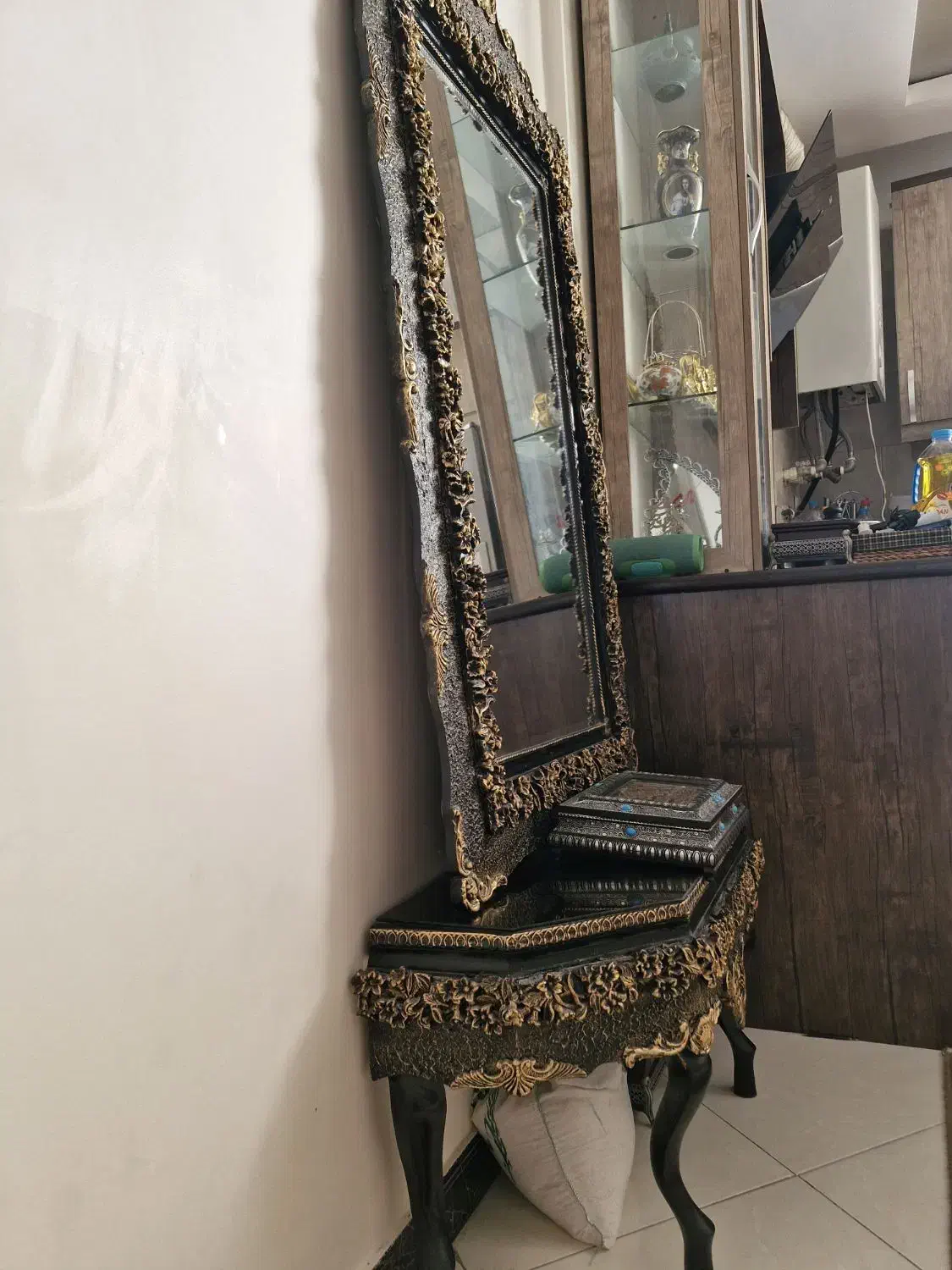 آینه|آینه|تهران, امام زاده عبدالله|دیوار