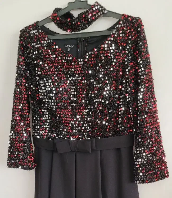 پیراهن مجلسی|لباس|رباطکریم, رباطکریم|دیوار