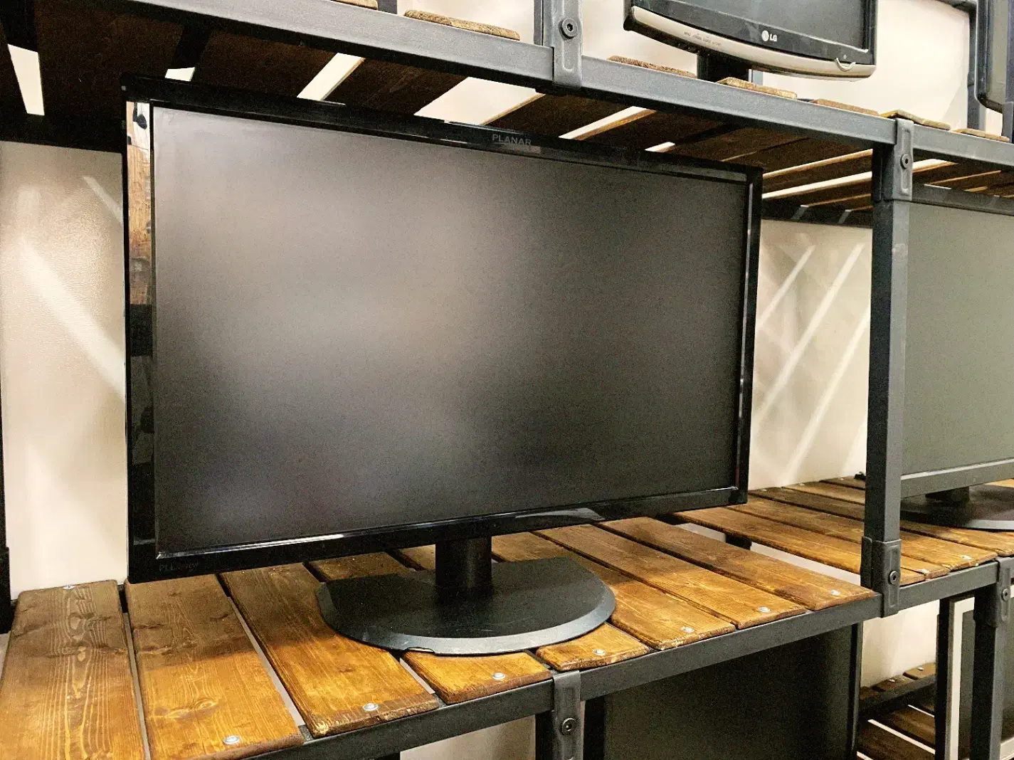 مانیتور استوک دبی|قطعات و لوازم جانبی رایانه|اندیشه, اندیشه فاز ۱|دیوار