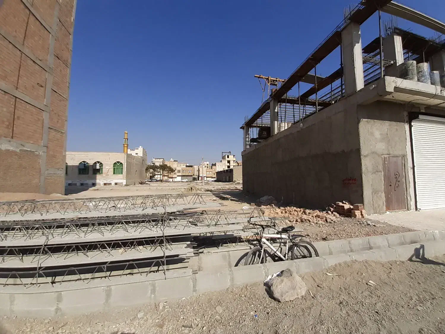 زمین بر خیابان ۲۰متری با جواز ساخت|فروش زمین و ملک کلنگی|بهارستان, |دیوار