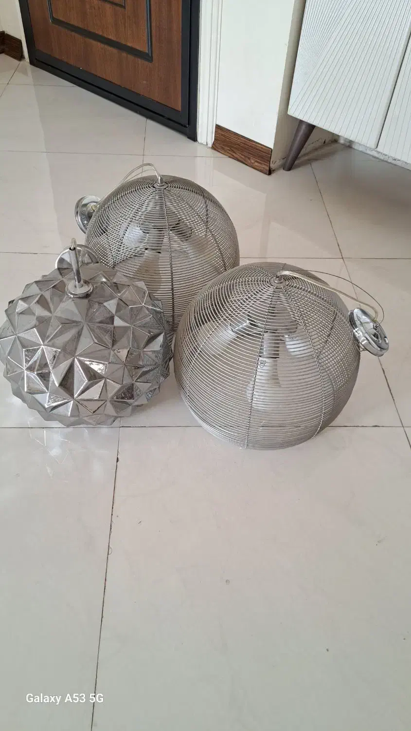 لوستر|لوستر و چراغ آویز|ری, سیزده آبان|دیوار