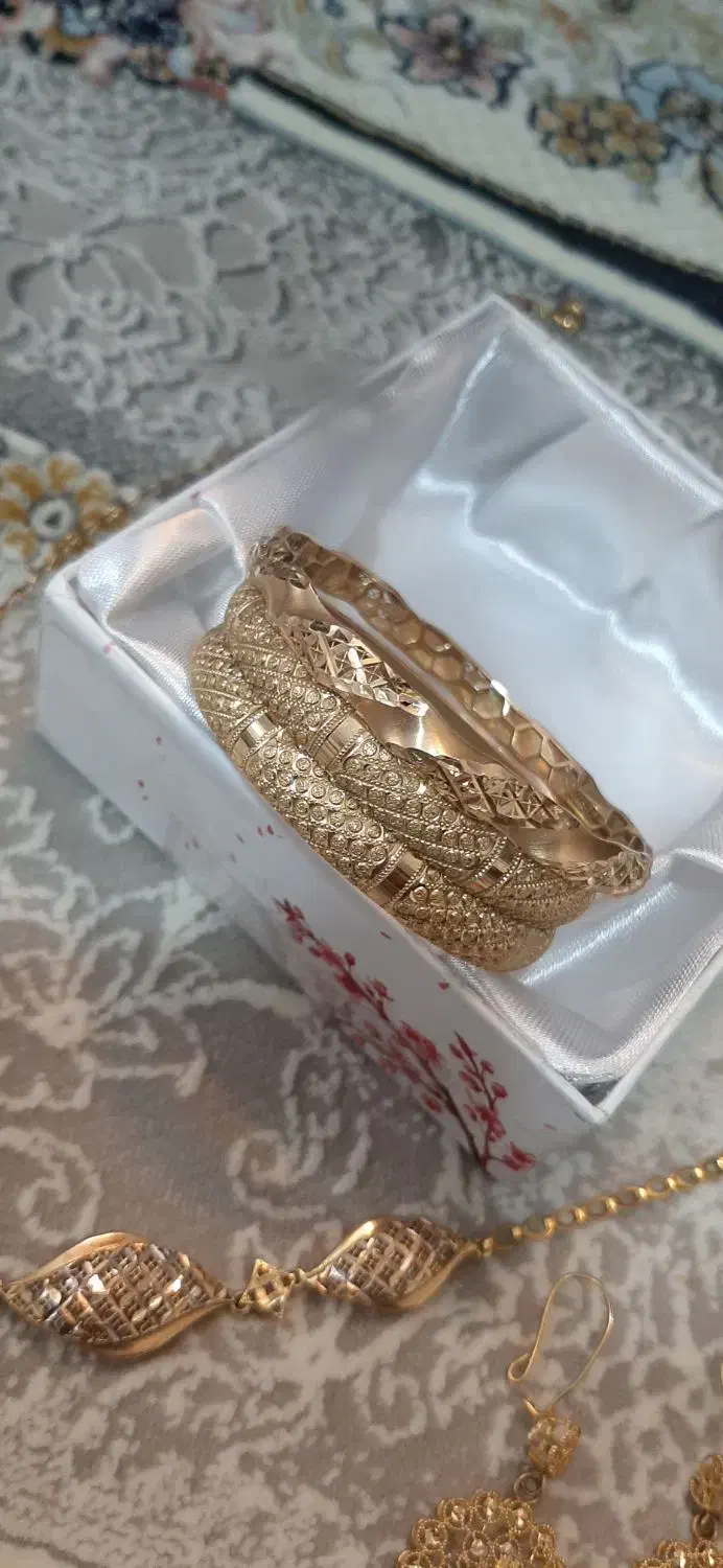 طلا فقط ۴درصد بالای تابلو|جواهرات|تربتحیدریه, اندیشه|دیوار