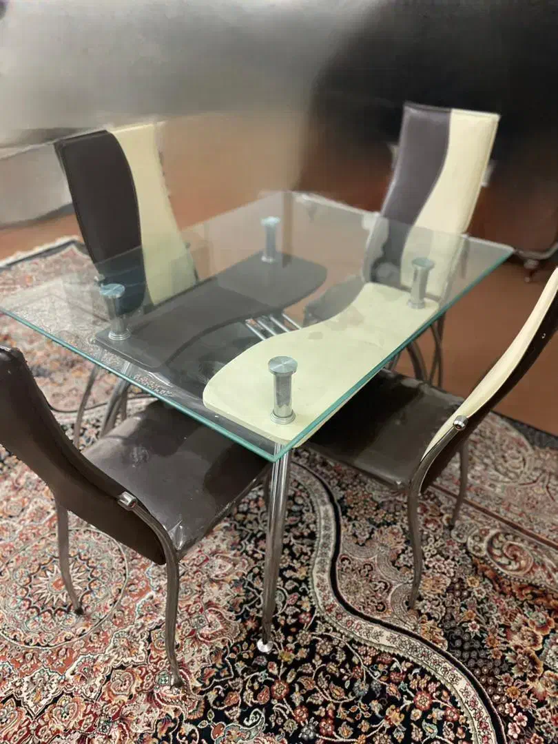 میز غذا خوری چهارنفره|میز و صندلی غذاخوری|امیدیه, |دیوار