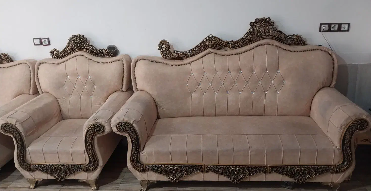 مبل ۸نفره سالم تمیزبدون پارگی|مبلمان خانگی و میز عسلی|شیراز, کفترک|دیوار