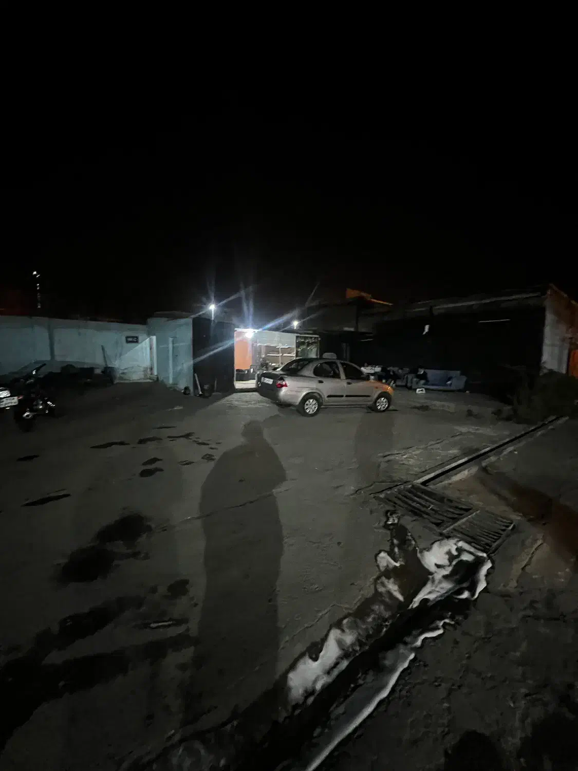 ب دو نیرو جهت کار در کارواش|استخدام سرایداری و نظافت|هشتگرد, هشتگرد قدیم|دیوار