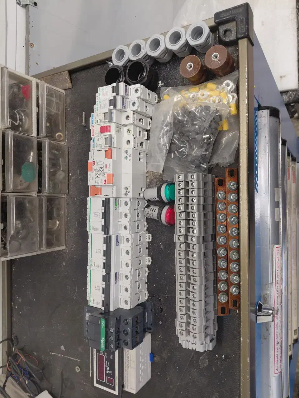 برقکاری ساختمان وصنعتی|خدمات پیشه و مهارت|قیدار, |دیوار