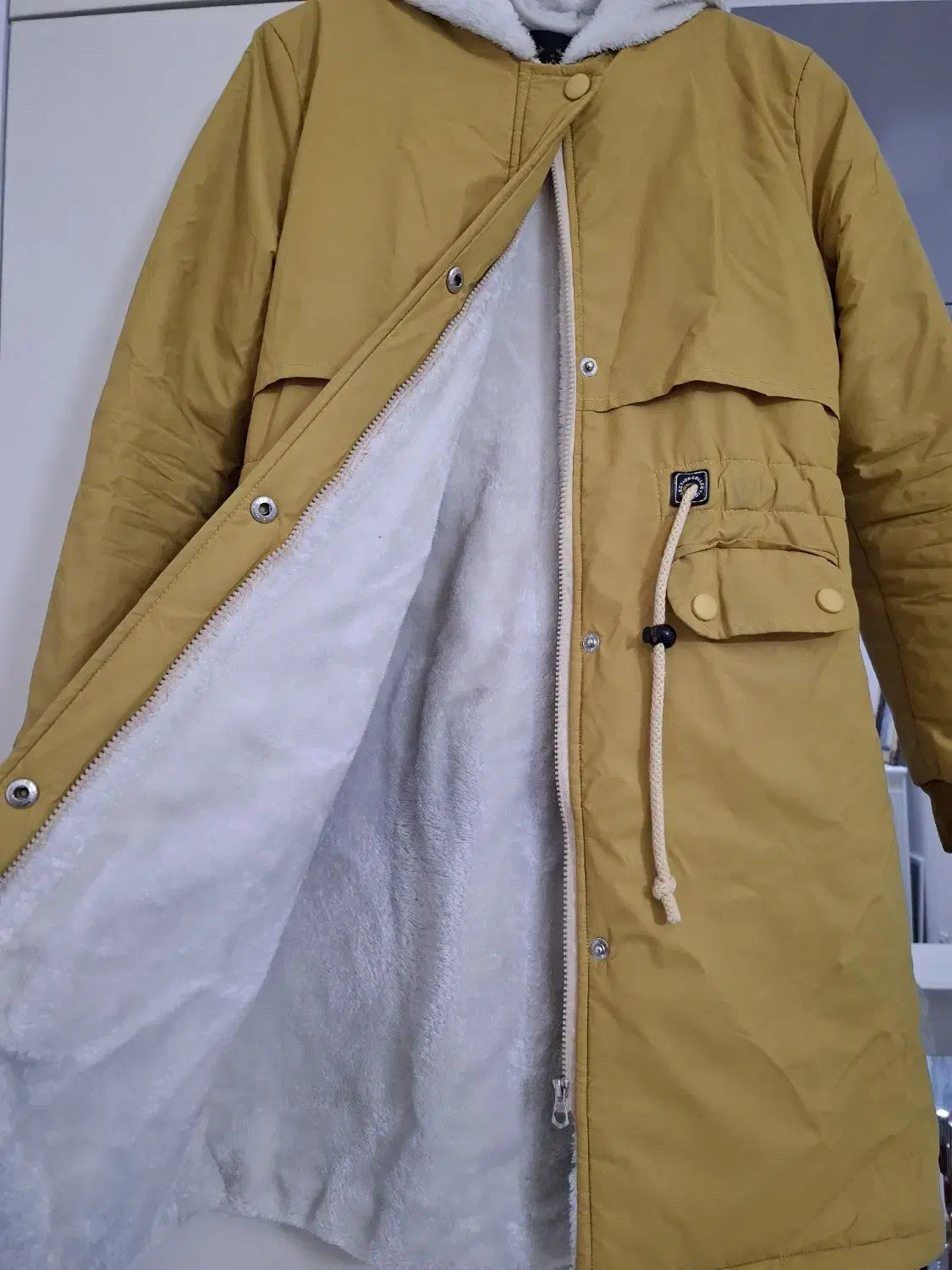 کاپشن|لباس|شاندیز, |دیوار