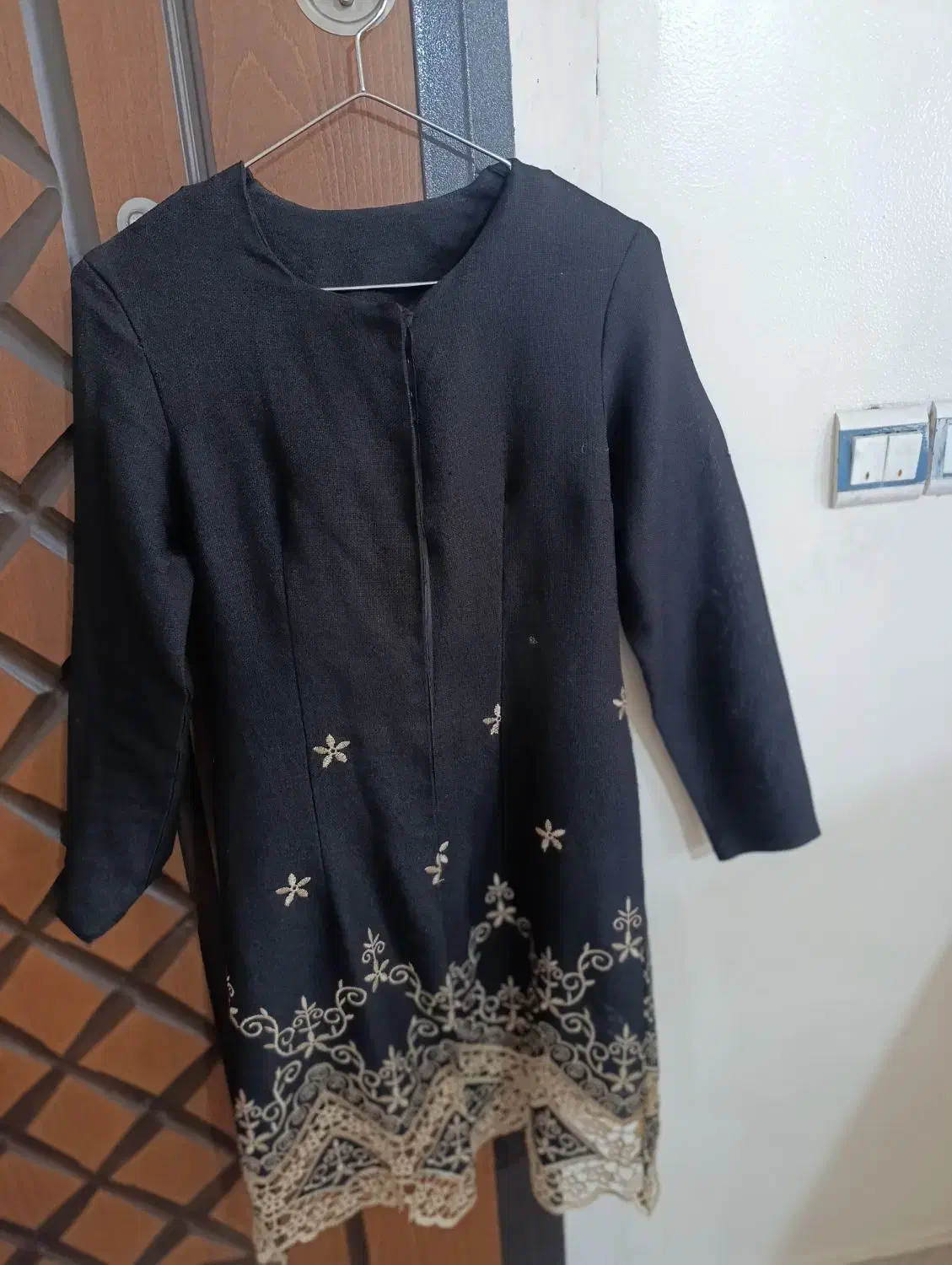 کت گلدوزی شده فری سایز 42-36و مانتو سایز38-36|لباس|شاهین‌شهر, شهرک مطهری|دیوار