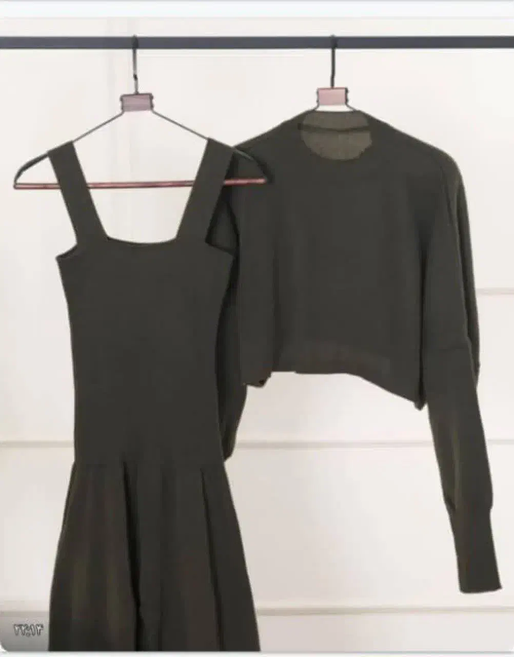 سر همی با روی جذاب|لباس|قم, شهرک مهدیه (مدرس)|دیوار