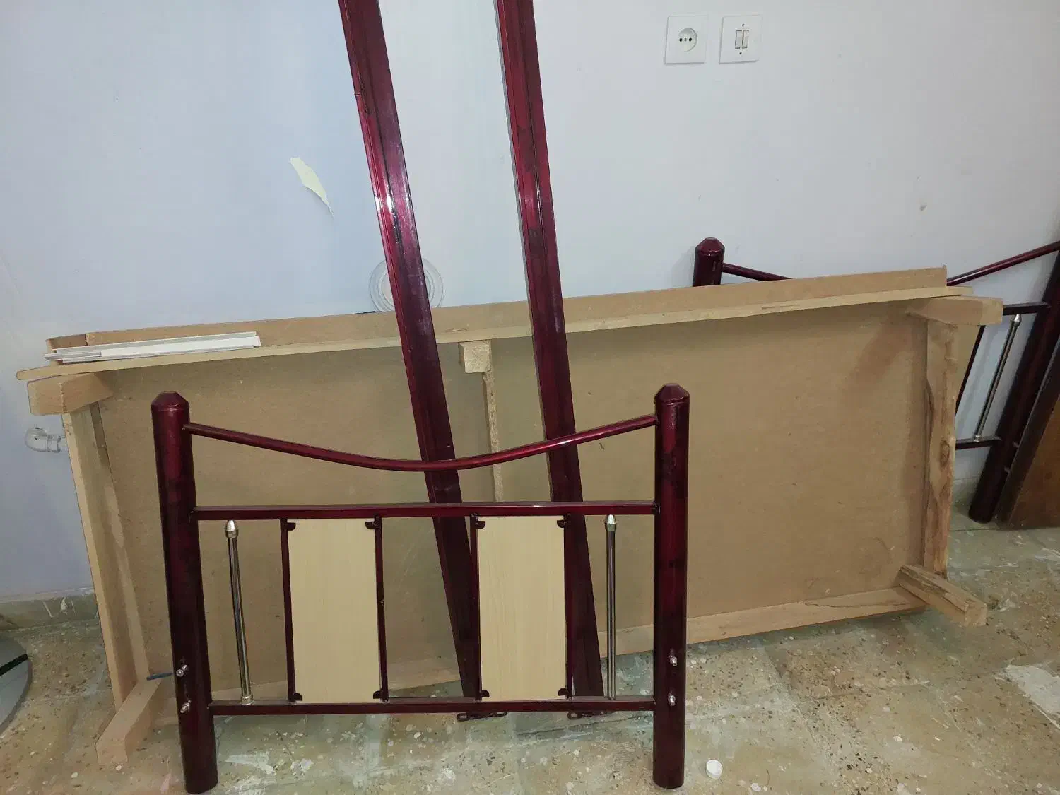 تخت فلزی یک نفره با کف یک تکه نئوپان|تخت و صندلی بچه|شیراز, آزادگان|دیوار