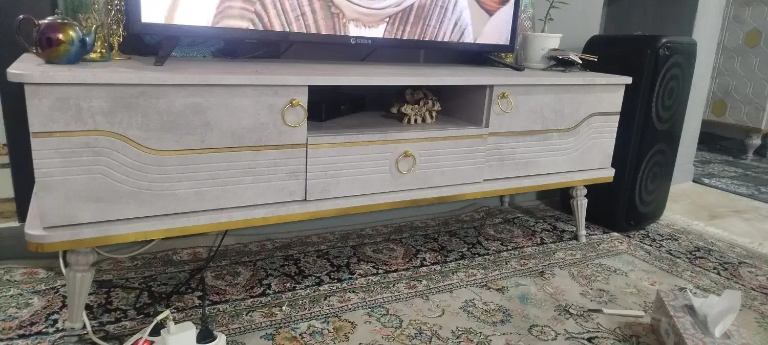 میز تلویزیون نو نو هستش چند ماه خریدم|میز تلویزیون|اشتهارد, |دیوار