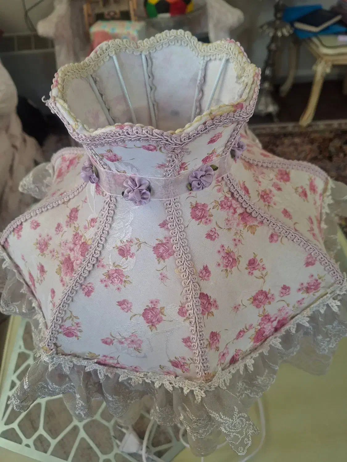 چراغ خواب|چراغ خواب و آباژور|ری, علایین|دیوار