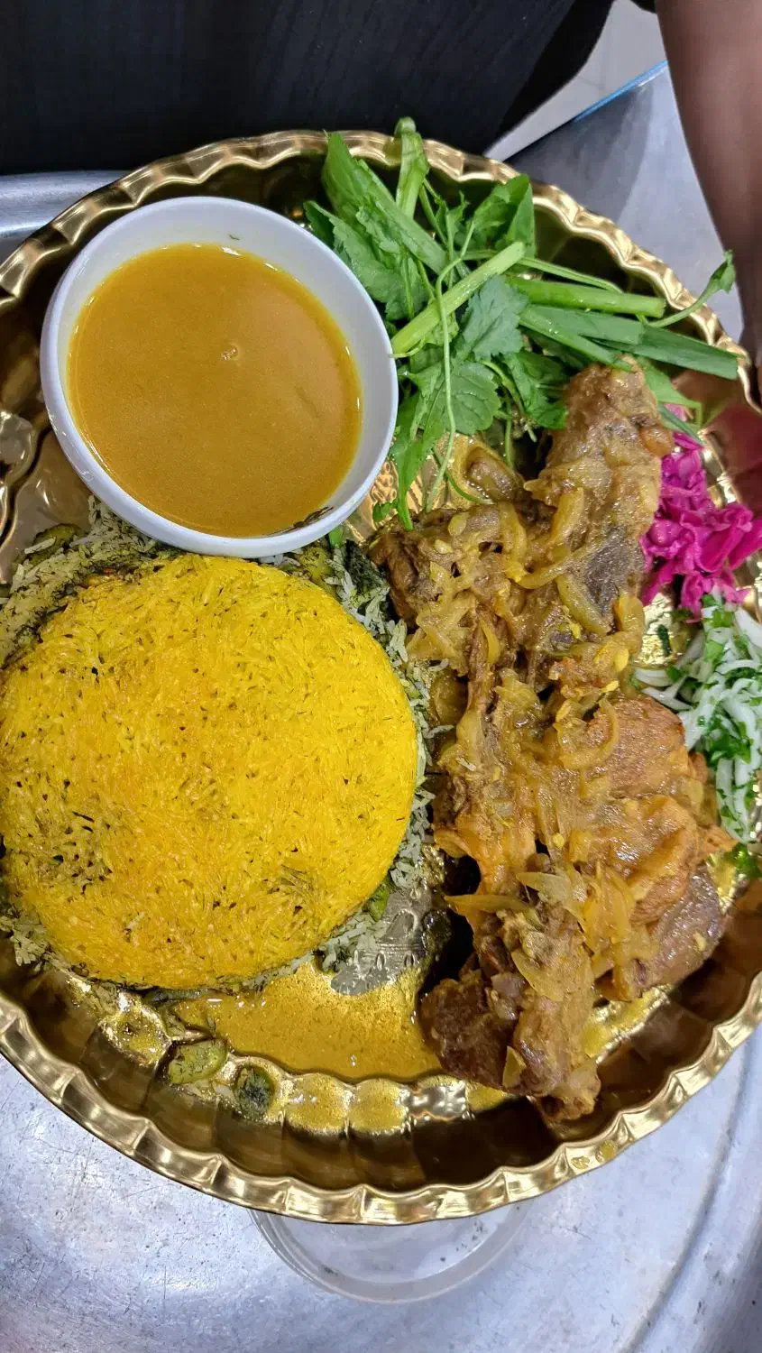 به چند نیروی خدماتی خانوم جهت کار در آشپزخانه|استخدام خدمات فروشگاه و رستوران|رشت, آب و برق|دیوار