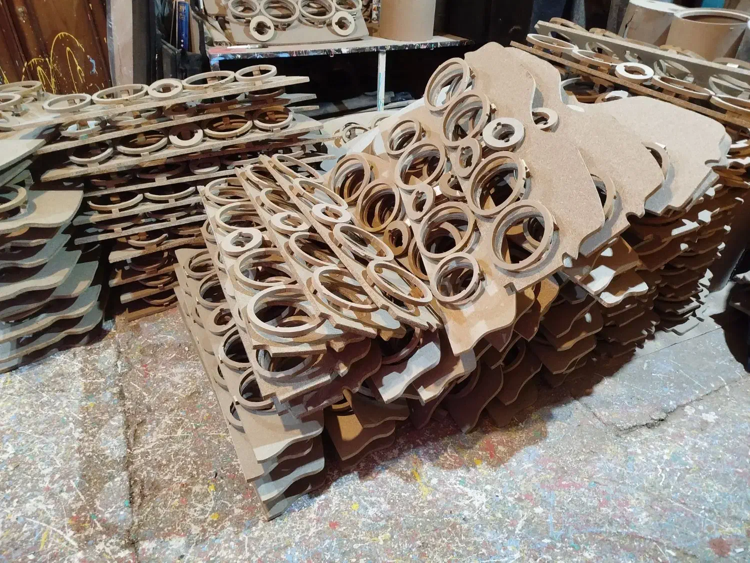 کارگر ساده ایرانی و اتباع جوان تمام وقت|استخدام صنعتی، فنی، مهندسی|رباط‌کریم, رباط‌کریم|دیوار