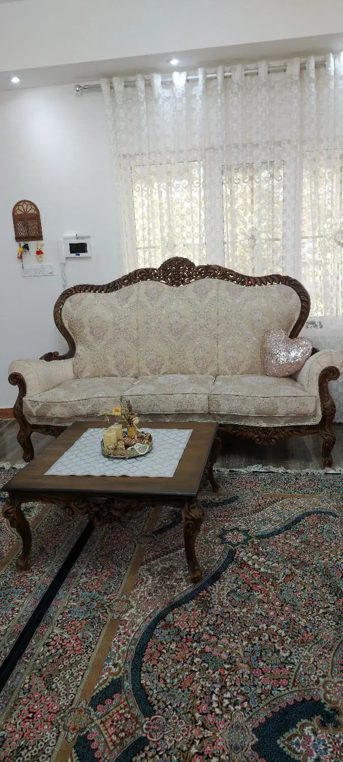 مبل سلطنتی ۷ نفره،همراه نهار خوری ۸نفره وکاور|مبلمان خانگی و میز عسلی|آستانه اشرفیه, |دیوار