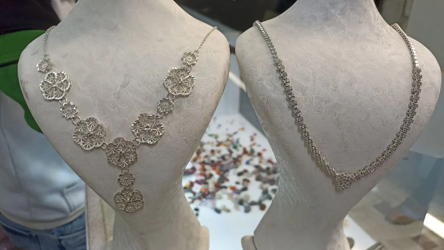 گردنبند نقره|جواهرات|تربت جام, امام|دیوار