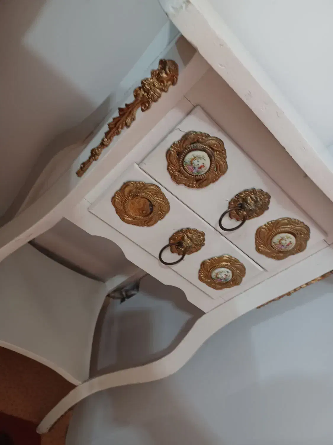 گهواره ومیزتلفن|تخت و صندلی بچه|پارسآباد, |دیوار