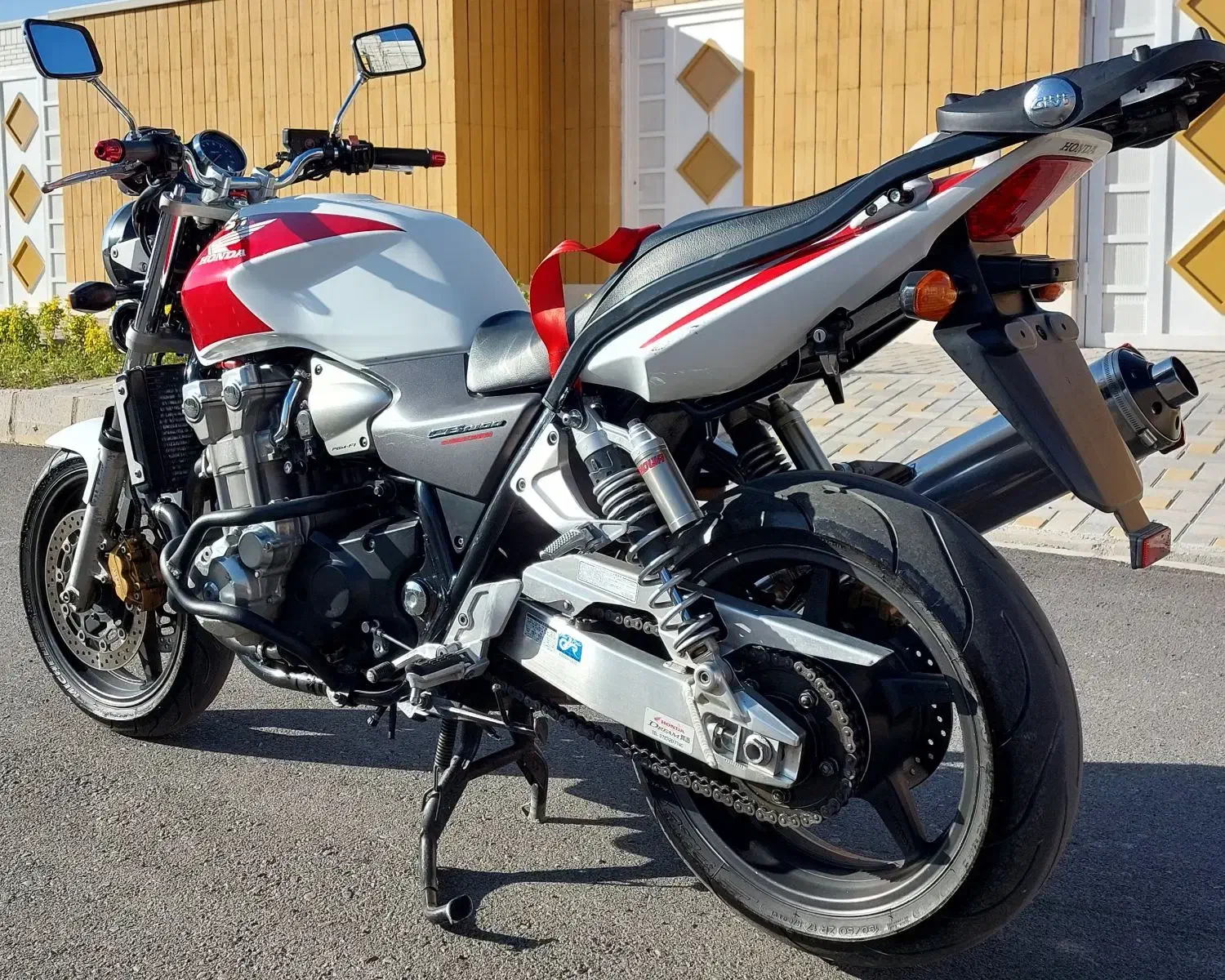 سی بی ۱۳۰۰مدل ۲۰۰۴|موتورسیکلت|اندیشه, اندیشه فاز ۳|دیوار