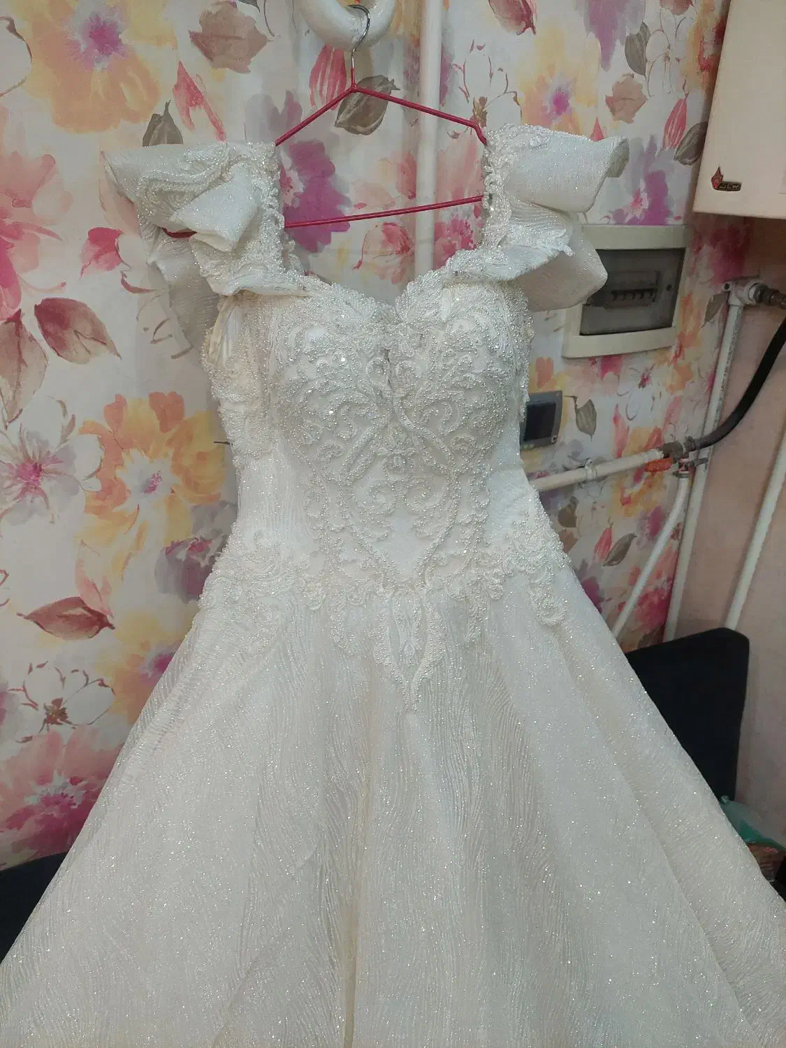 لباس عروس|لباس|لاهیجان, شهید آوینی|دیوار