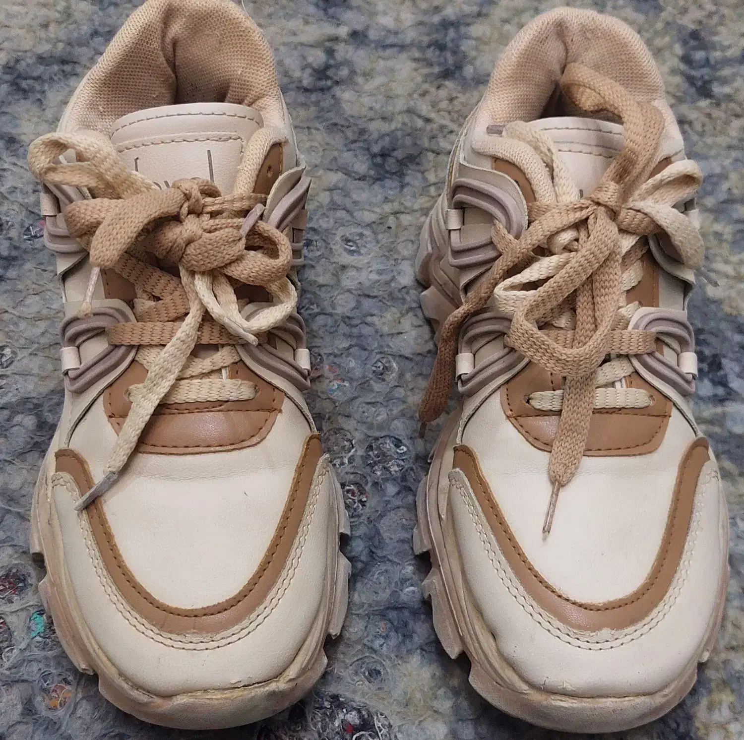 کفش|کیف، کفش، کمربند|فولادشهر, B8|دیوار