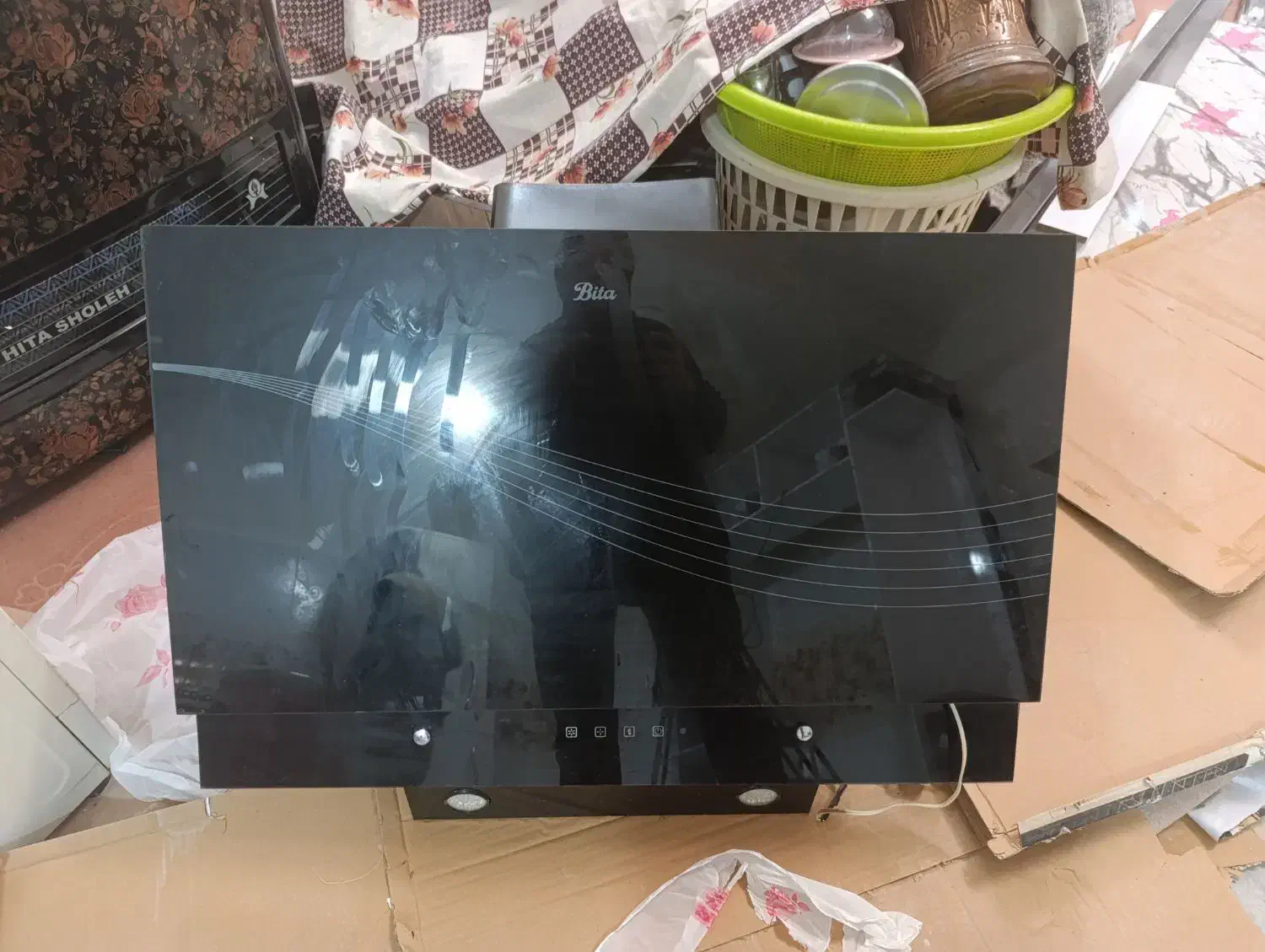 هود بیتا|هود|ملک‌آباد, |دیوار