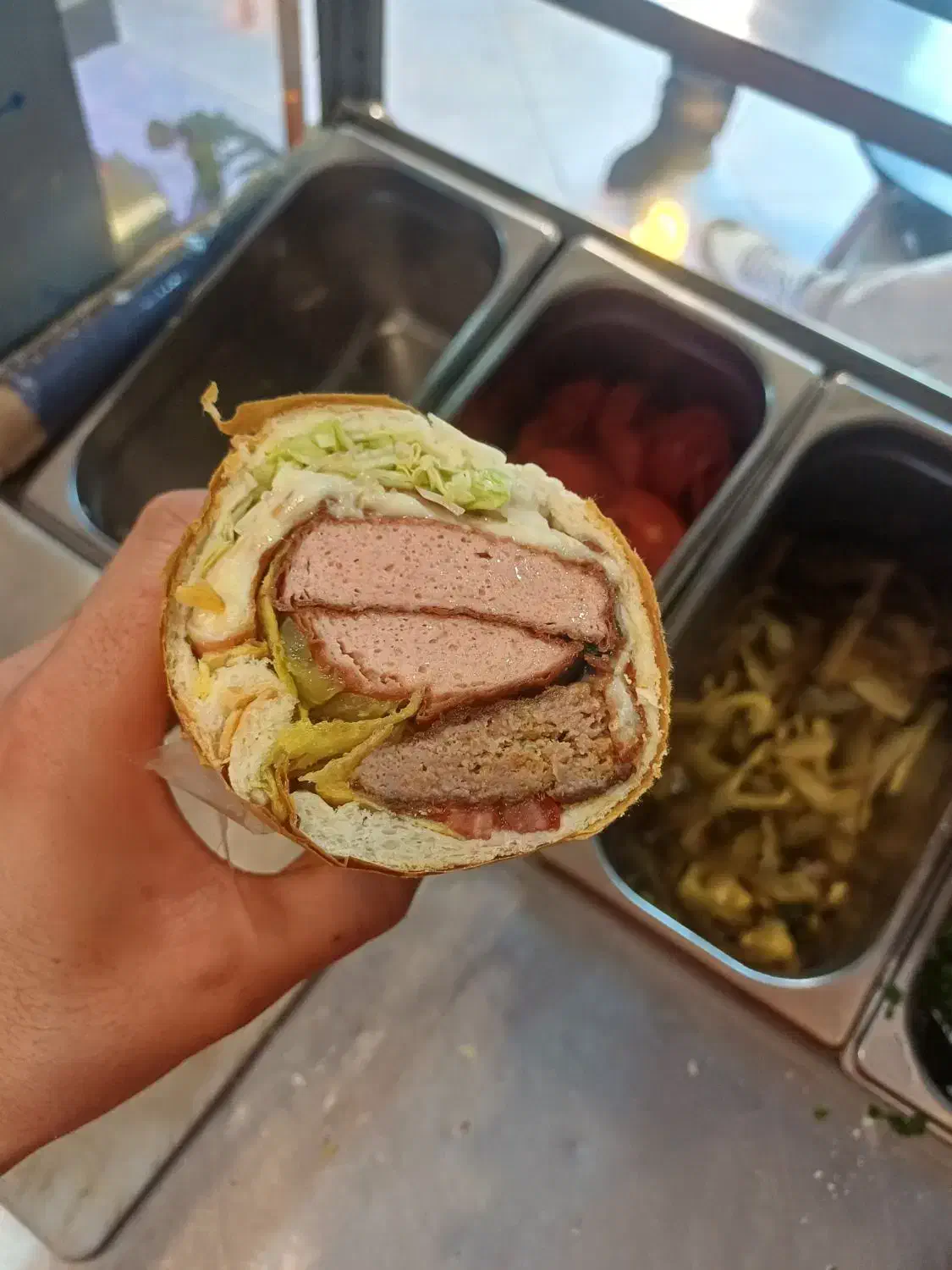 ساندویچ زن آشپز|استخدام خدمات فروشگاه و رستوران|تهران, لویزان|دیوار