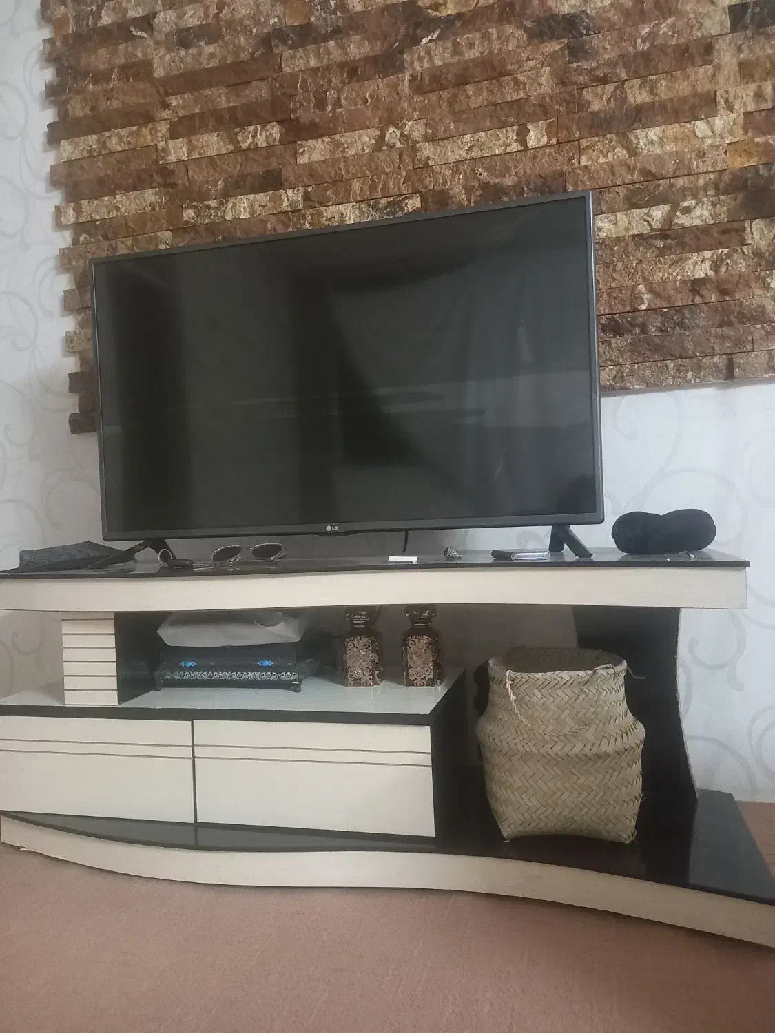 میز و تلویزیون ال جی|تلویزیون و پروژکتور|بجنورد, |دیوار