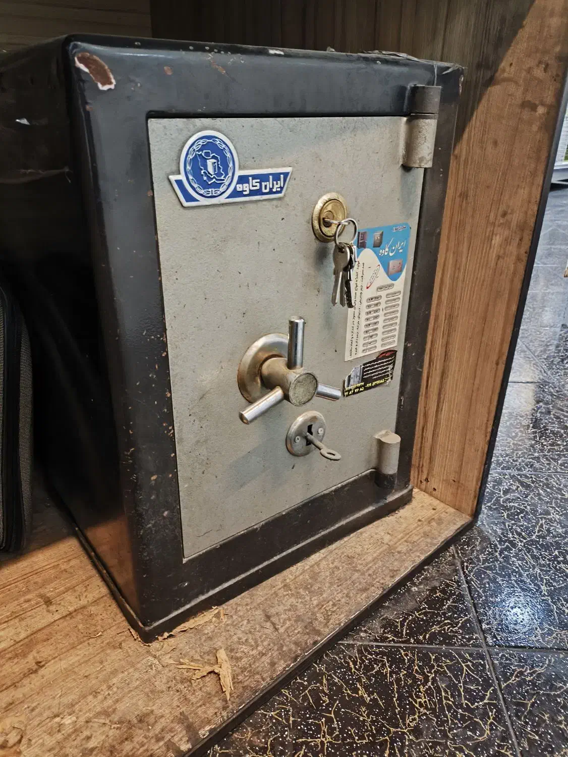 گاو صندوق و میز پیشخوان(ویترین)|فروشگاه و مغازه|فردیس, نسترن غربی|دیوار