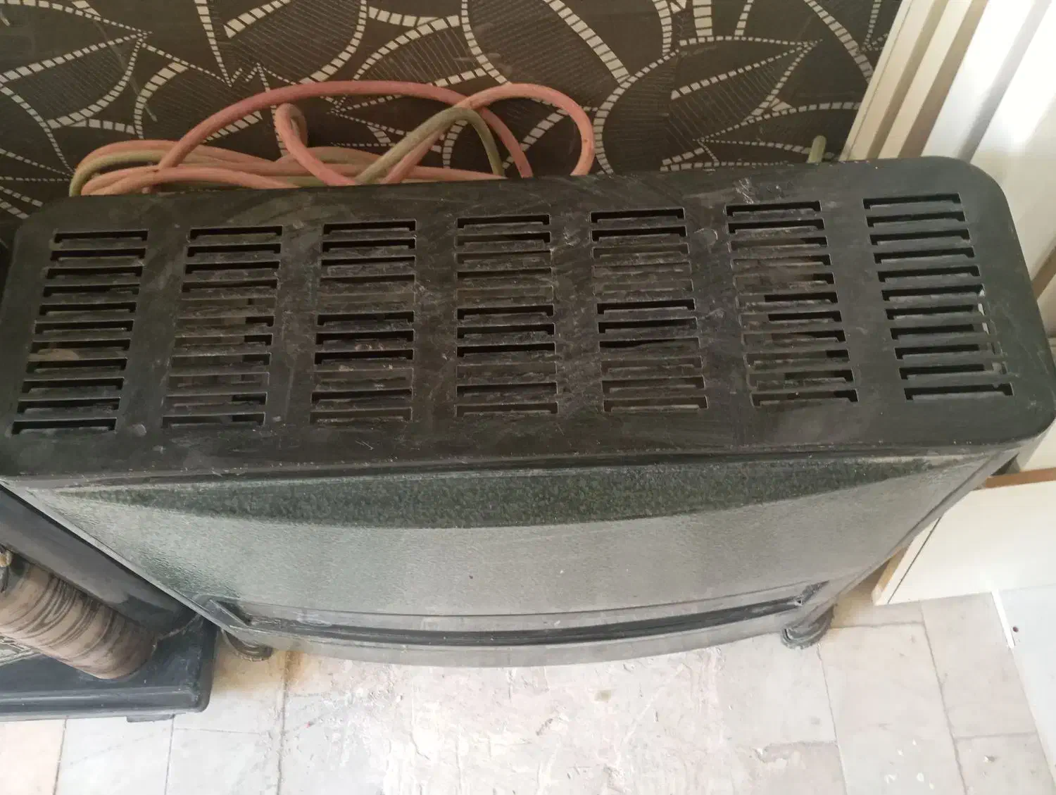 یک بخاری سبز رنگ تمیز|بخاری، هیتر، شومینه|رباطکریم, شترخوار|دیوار