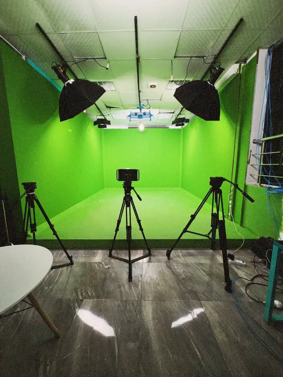 تولیدکننده محتوا با تیم کامل(فیلمبرداری،ادمینی و.)|خدمات رایانهای و موبایل|تهران, ونک|دیوار