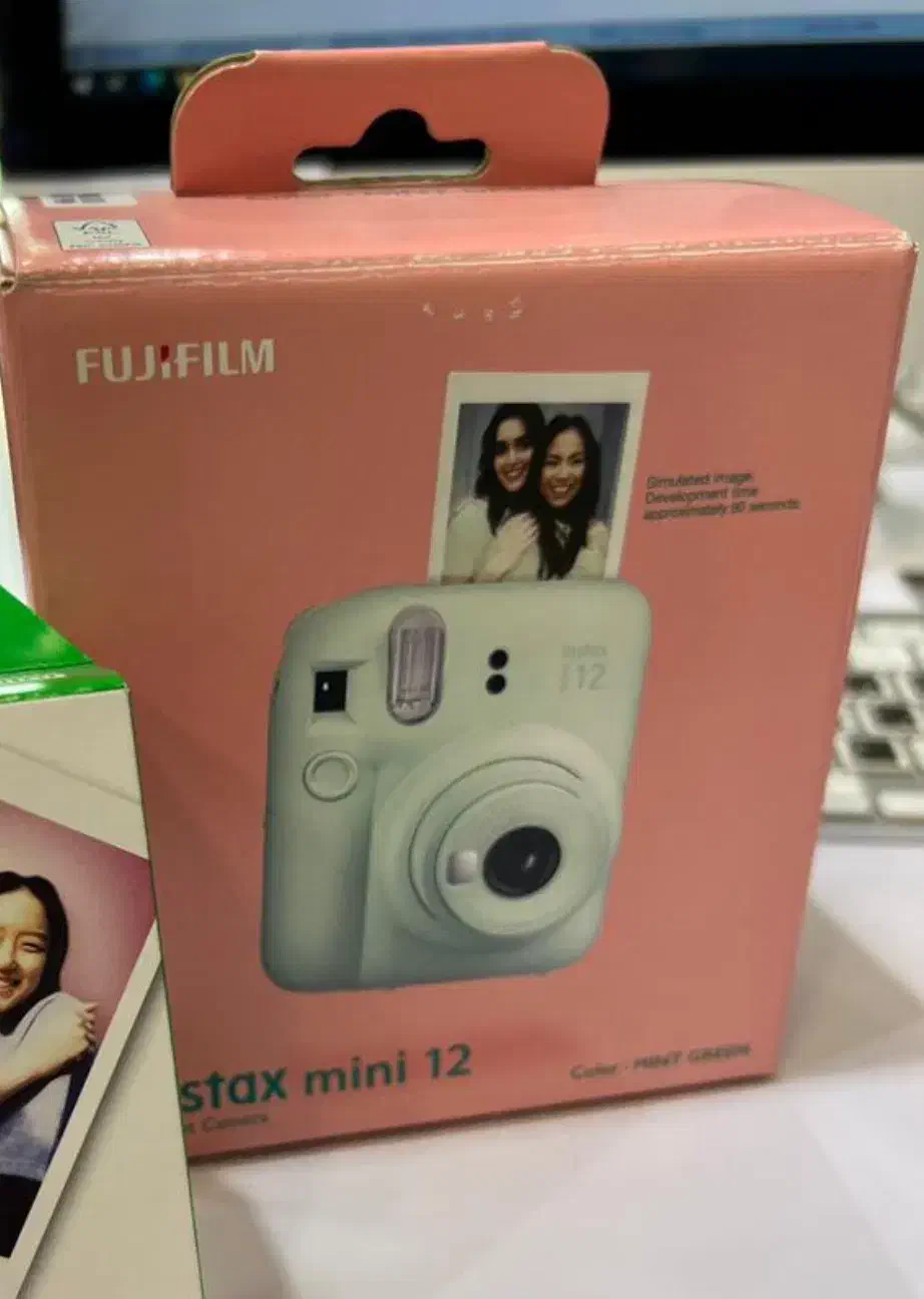 دوربین چاپ سریع فوجی فیلم مدل Instax Mini 12|دوربین عکاسی و فیلم‌برداری|شیراز, فرودگاه شهید دستغیب شیراز|دیوار