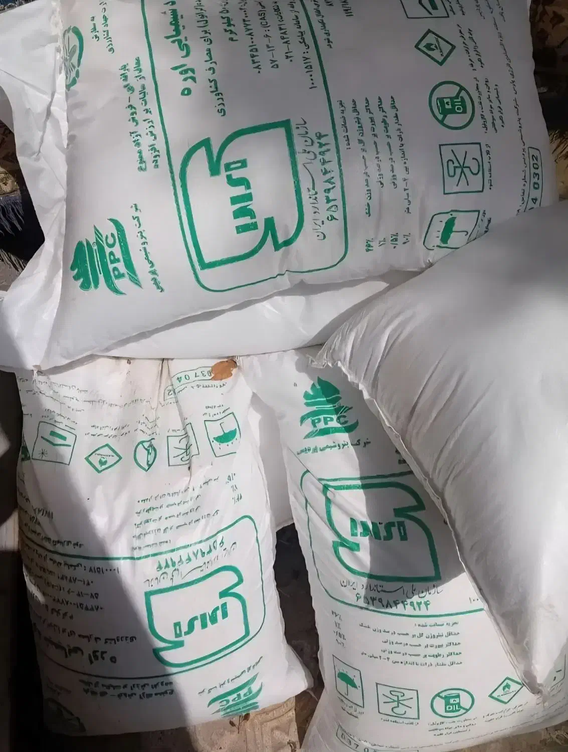 کود شیمیایی اوره سفید|گل و گیاه طبیعی|ساوه, |دیوار