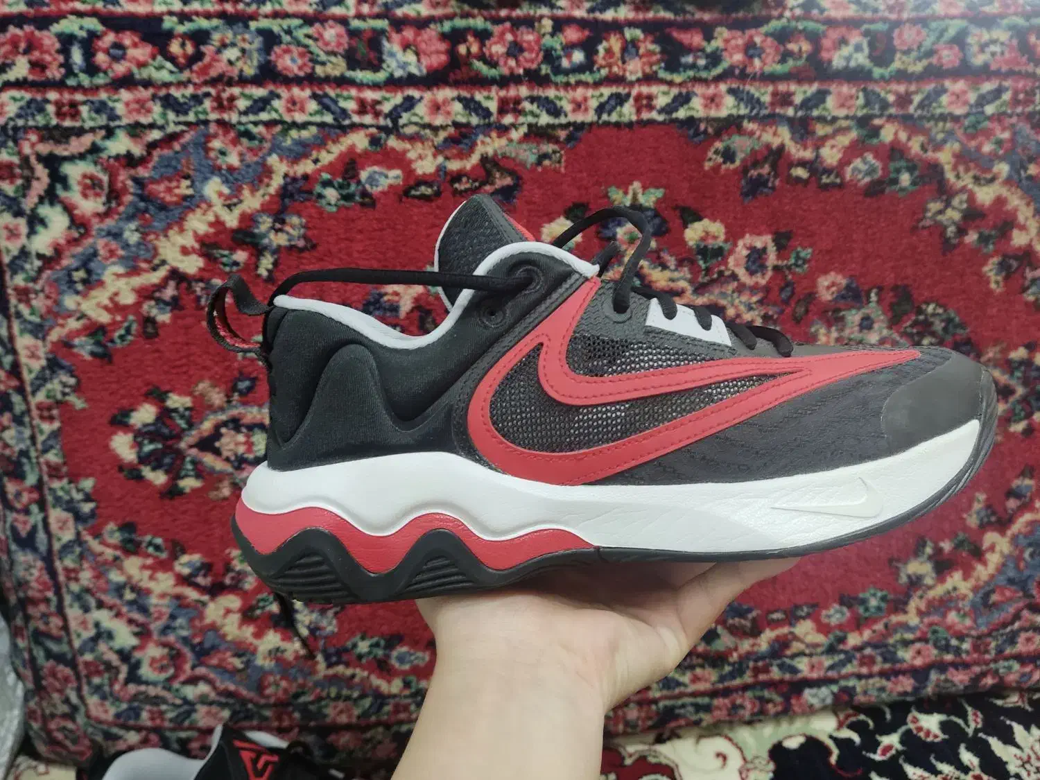 کفش|کیف، کفش، کمربند|لالجین, |دیوار