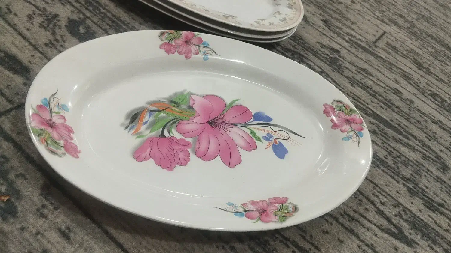 ظرف|میز و صندلی غذاخوری|رامهرمز, |دیوار