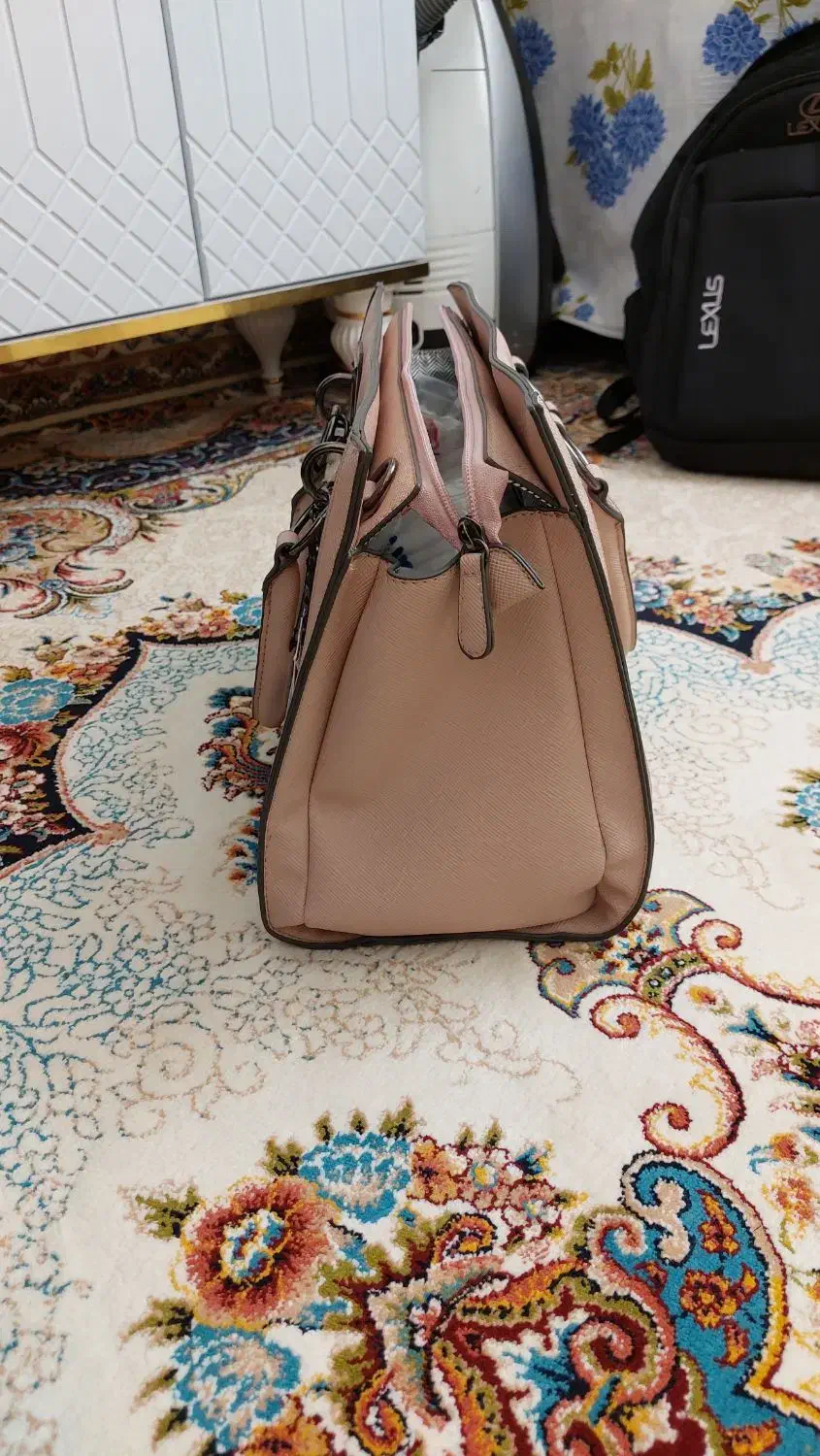 کیف|کیف، کفش، کمربند|فشاپویه, |دیوار