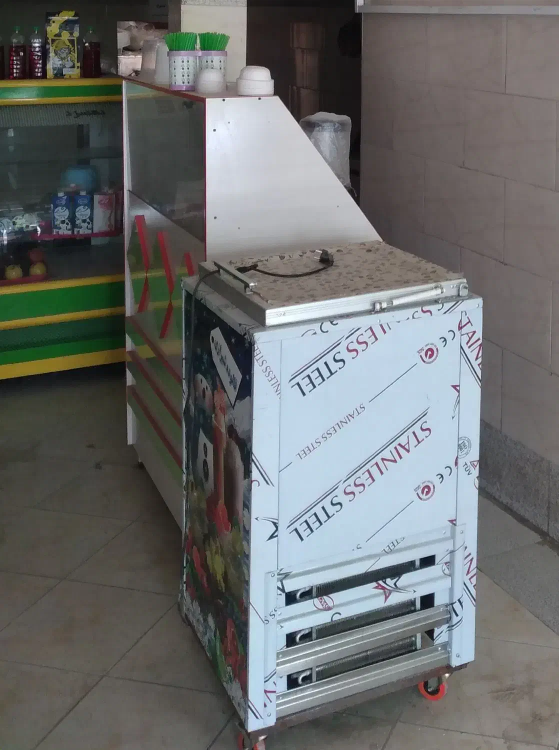 فروش تجهیزات فروشگاه آبمیوه و بستنی  (تکی و کلی)|کافی‌شاپ و رستوران|منوجان, |دیوار