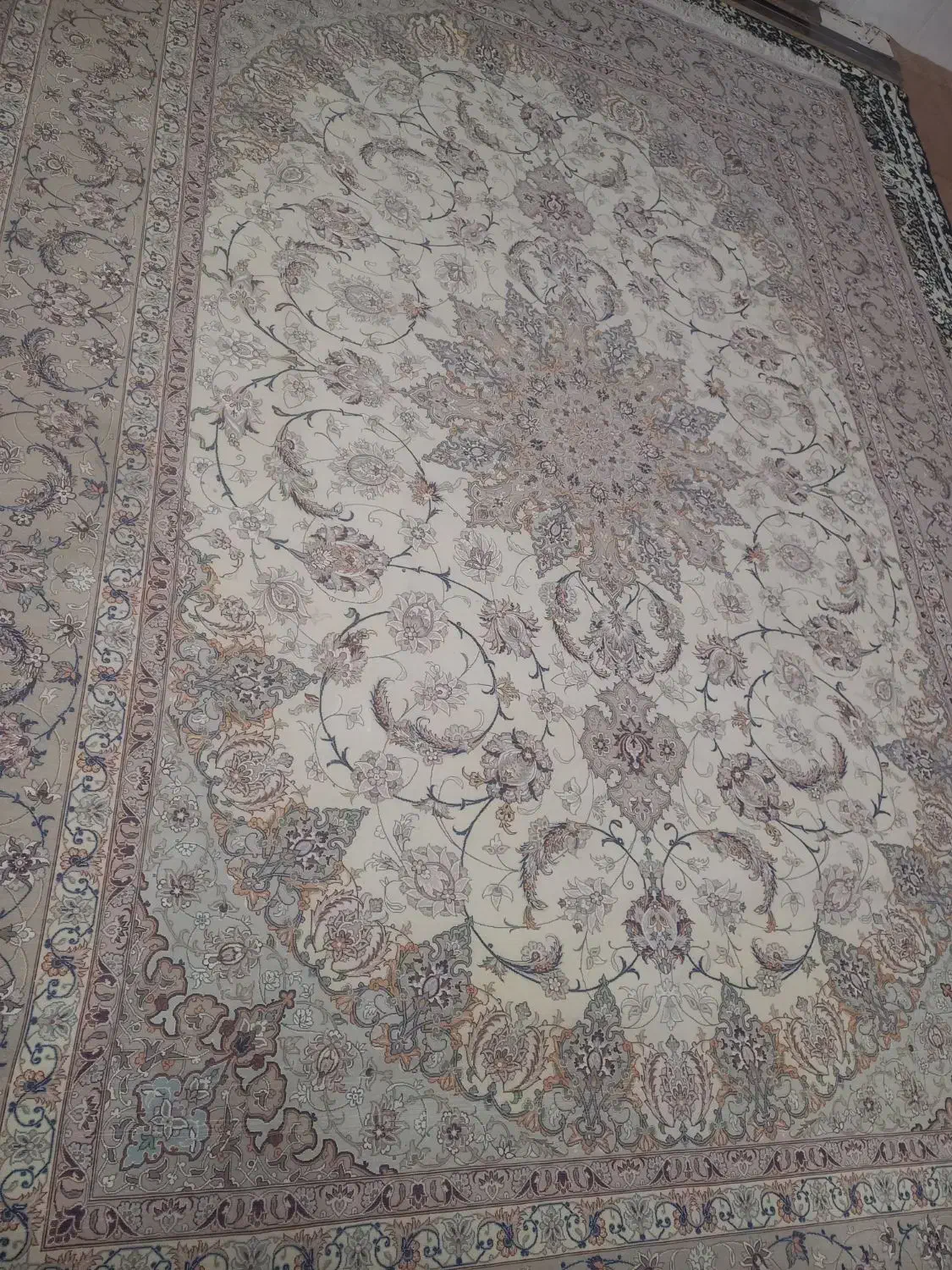 فرش دستباف نو خانگی کرک وابریشم اصفهان|فرش|اصفهان, نقش جهان|دیوار