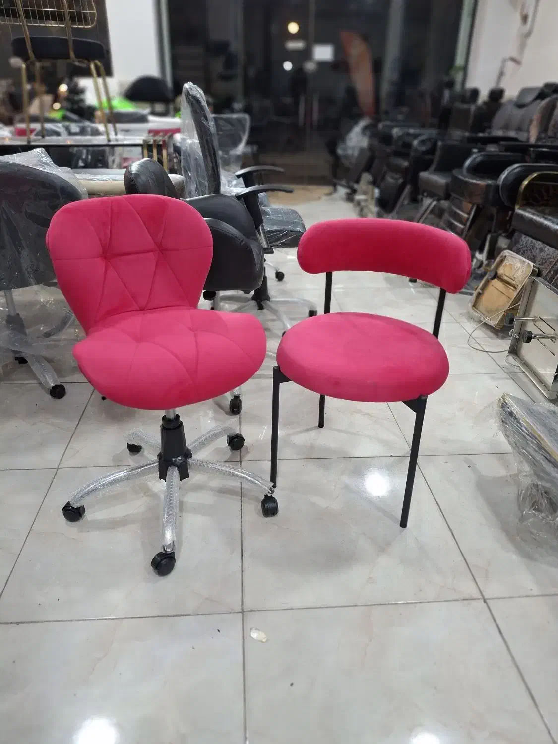 صندلی کاشت ناخن|آرایشگاه و سالنهای زیبایی|رشت, امین الضرب|دیوار