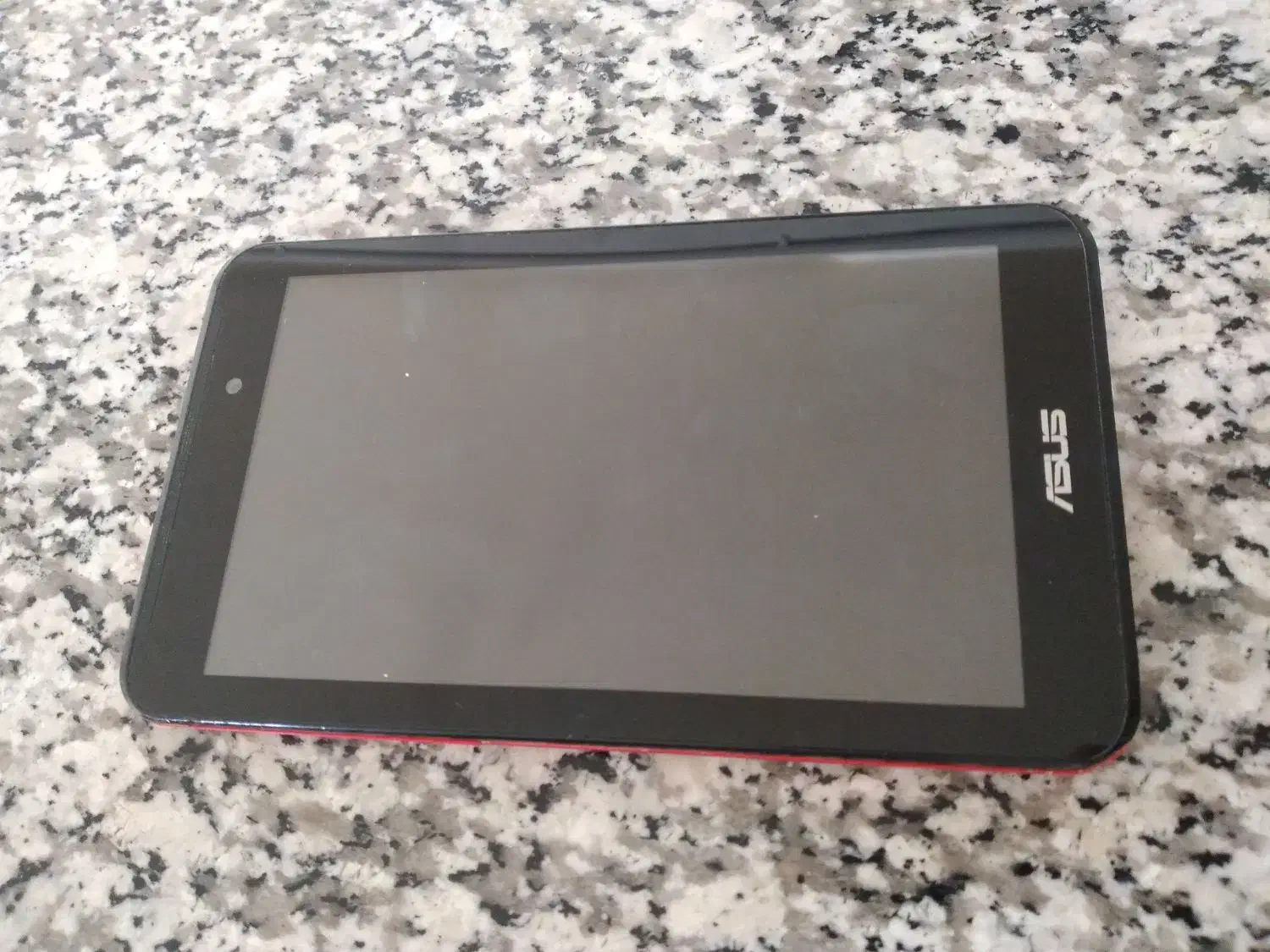 تبلت ایسوز|تبلت|قم, چهار مردان|دیوار