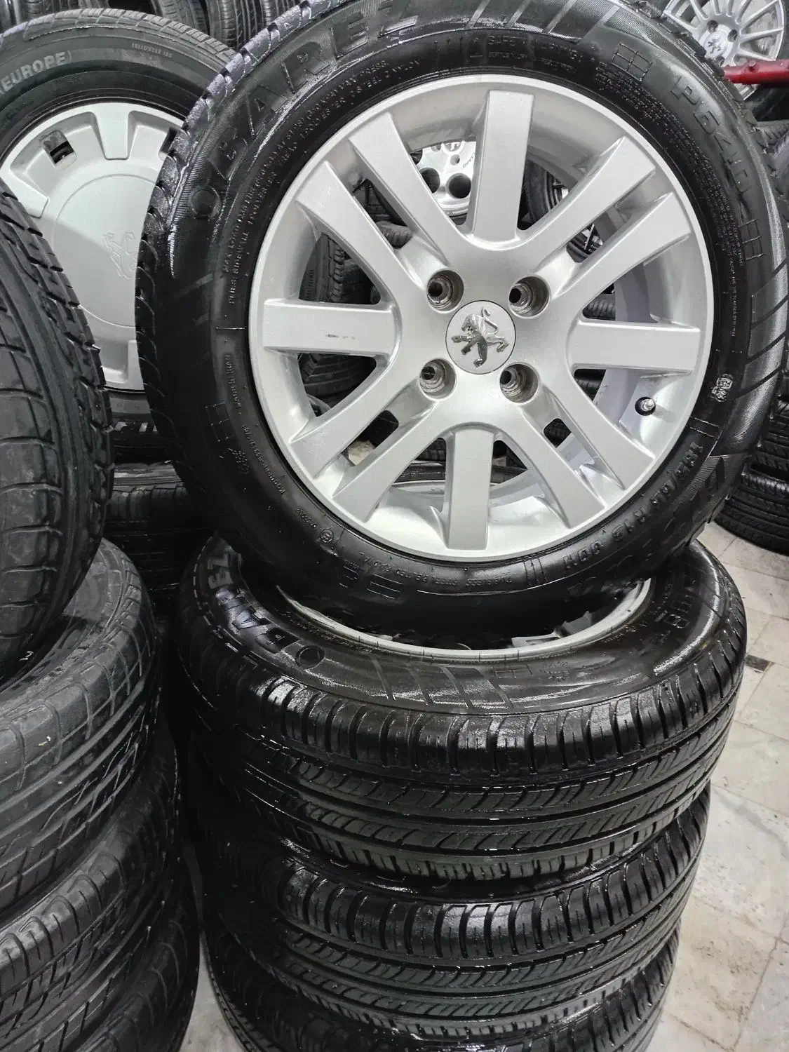 رینگ لاستیک صلیبی ۱۵ درحد صفر|قطعات یدکی و لوازم جانبی|مشهد, تلگرد|دیوار