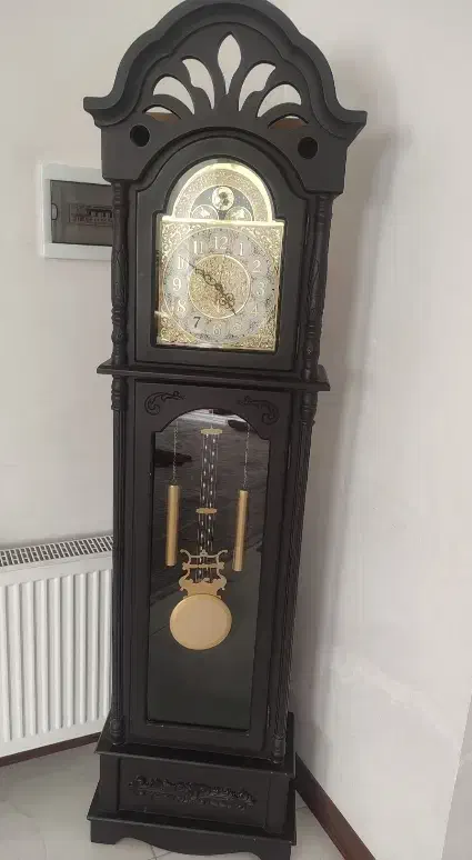 ساعت ایستاده|ساعت دیواری و تزئینی|قدس, شهر‌قدس|دیوار