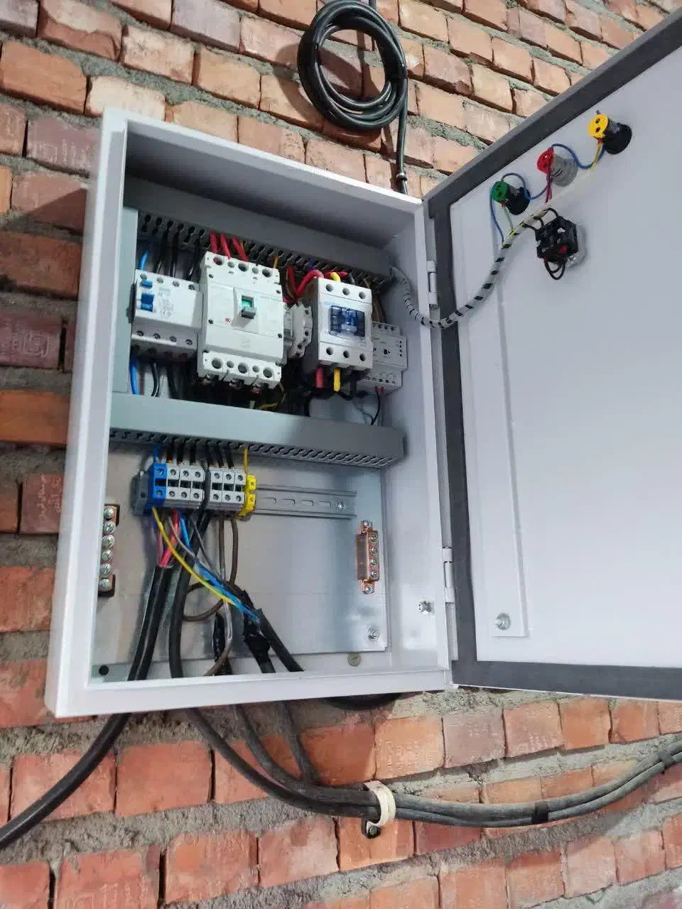 تابلو برق3وتک فاز/دوربین مداربسته/دزدگیر اماکن|خدمات پیشه و مهارت|گنبد کاووس, |دیوار